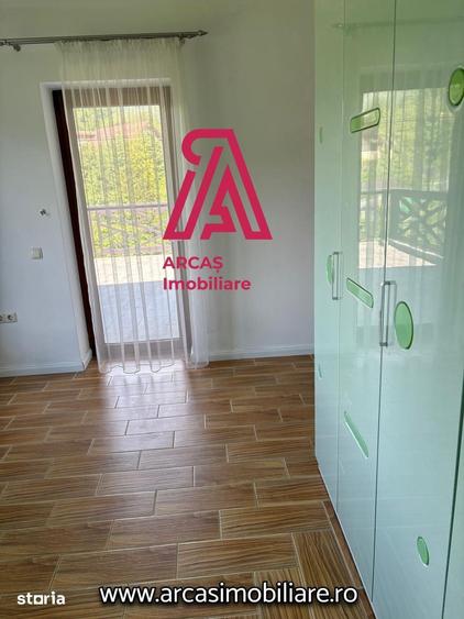Casă cu 5 camere cu Teren 1300 Mp în Central