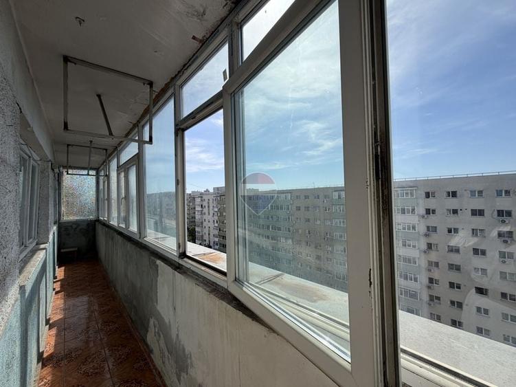 Apartament cu 3 camere semidecomandat în Iancului