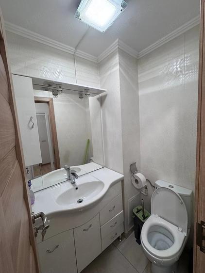 Apartament cu 3 camere decomandat în Rovine