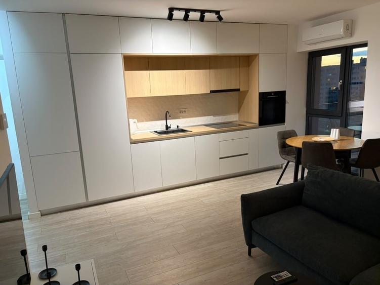 Apartament cu 3 camere decomandat, mobilat în P-ta Presei Libere