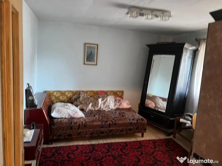 Casă cu 5 camere în Central