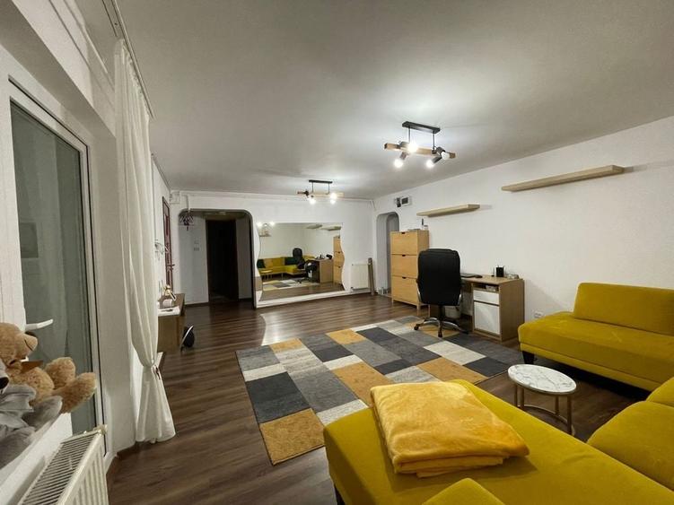 Apartament cu 3 camere decomandat în Micro 5