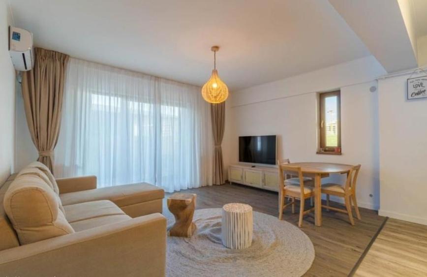 Apartament cu 3 camere semidecomandat, mobilat în Aviației