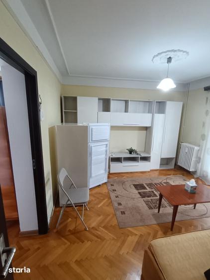 Apartament cu 2 camere semidecomandat, mobilat în Ultracentral