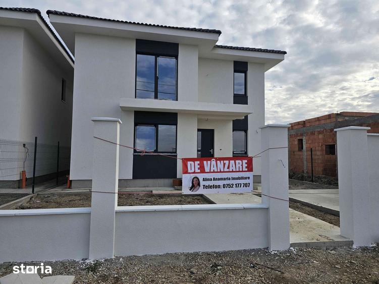 Casă cu 4 camere cu Teren 360 Mp în Sânmartin