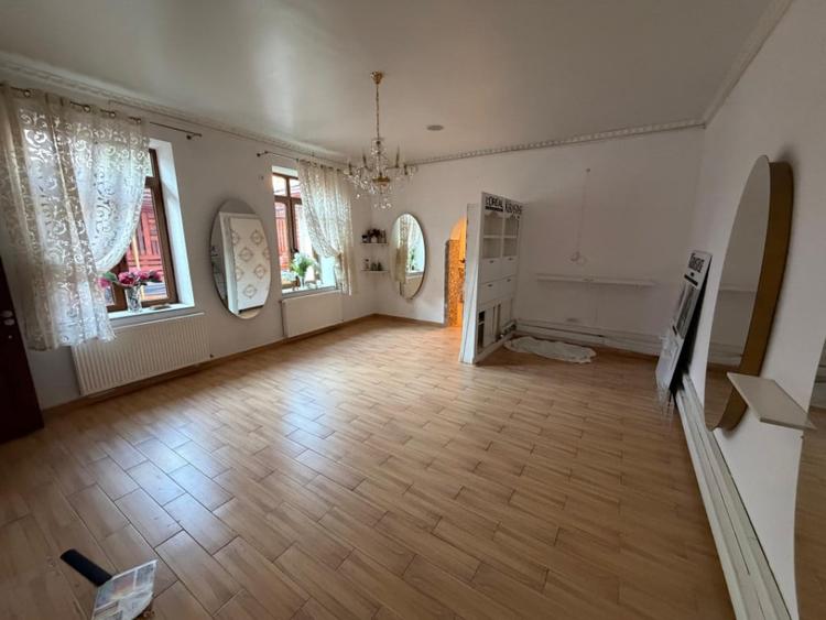 Spațiu comercial, de 170 mp, în Central