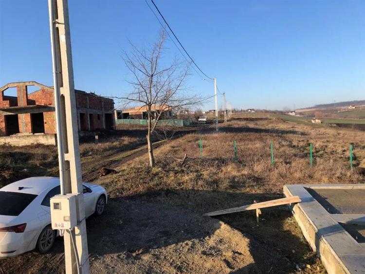 Teren intravilan de 652 mp, în Aroneanu