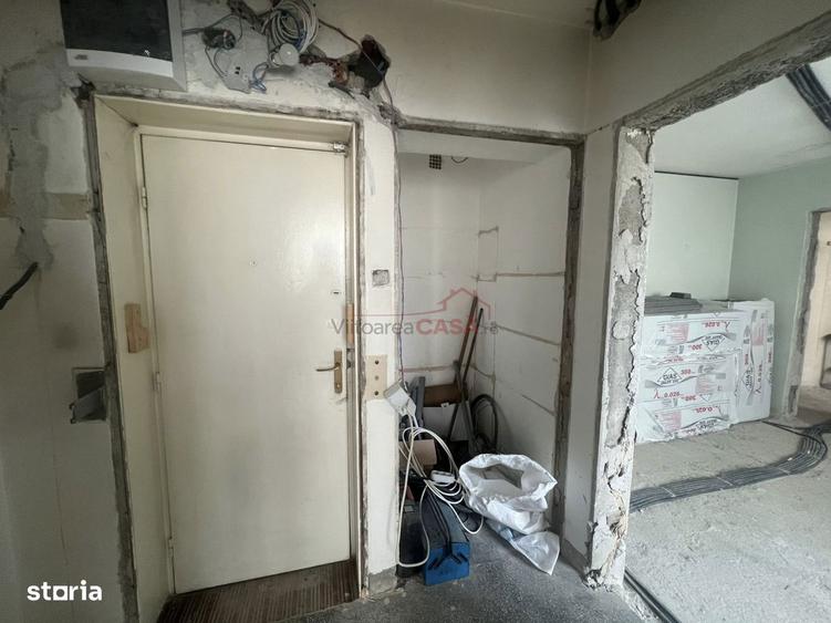 Apartament cu 3 camere semidecomandat în Iancului
