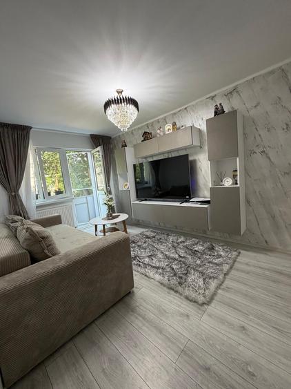 Apartament cu 2 camere semidecomandat, mobilat în Micro 38