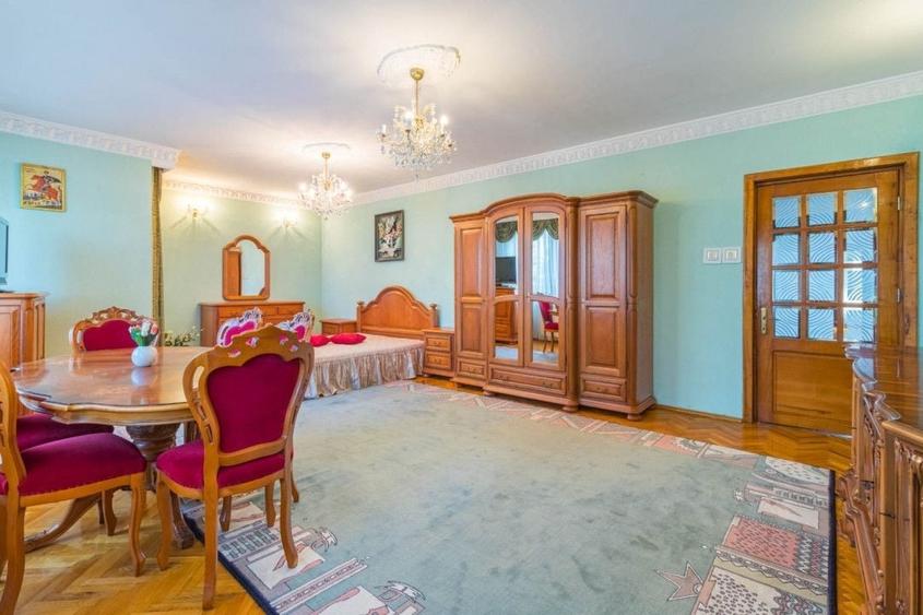 Casă individuală cu 20 camere cu Piscina în Central