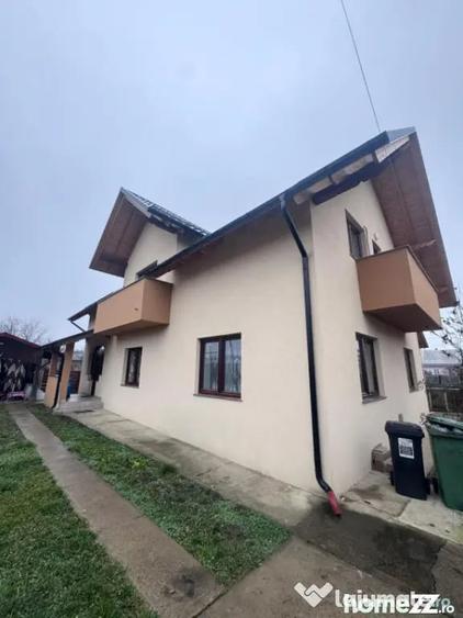 Casă cu 7 camere cu Teren 400 Mp în Central