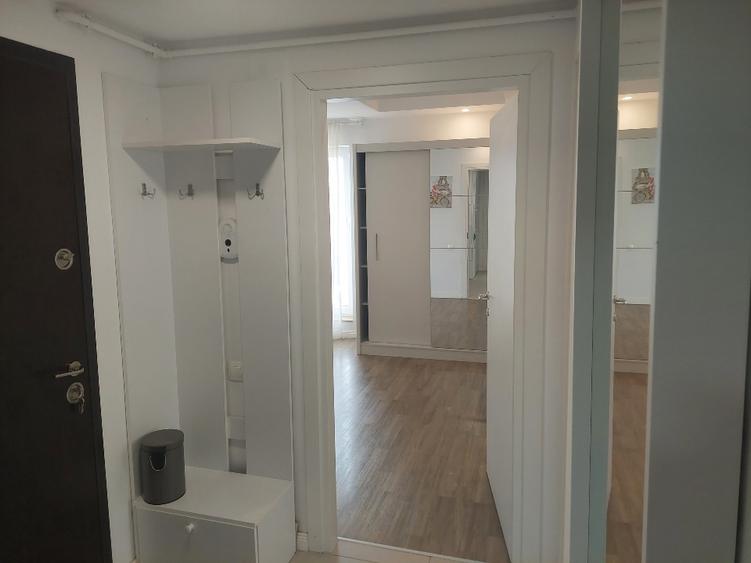 Apartament cu 3 camere decomandat în Ștefăneștii de Jos