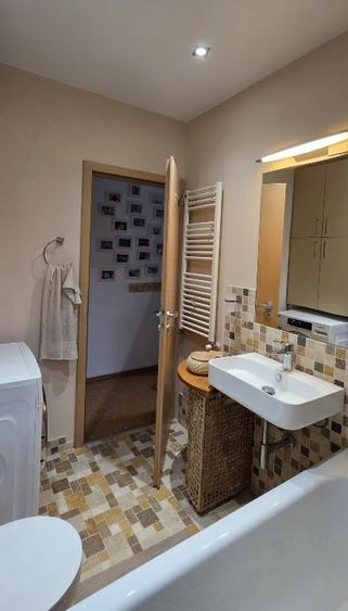 Apartament cu 3 camere decomandat, mobilat în Torontalului