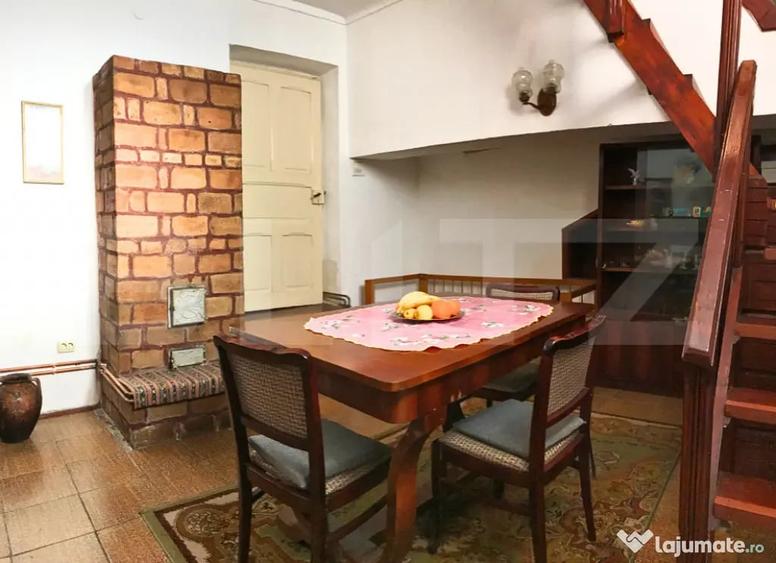 Apartament cu 4 camere semidecomandat în Cetate