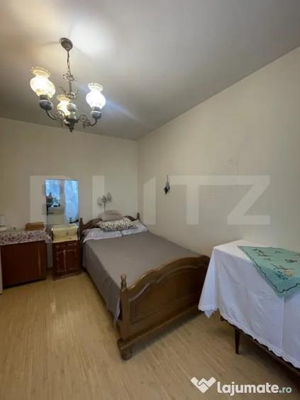 Apartament cu 3 camere semidecomandat în Central