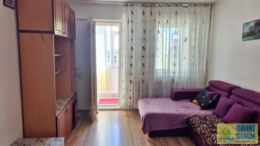 Apartament cu 2 camere decomandat în Casa de Cultură