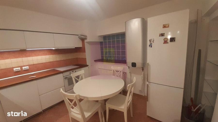 Apartament cu 3 camere în Romană