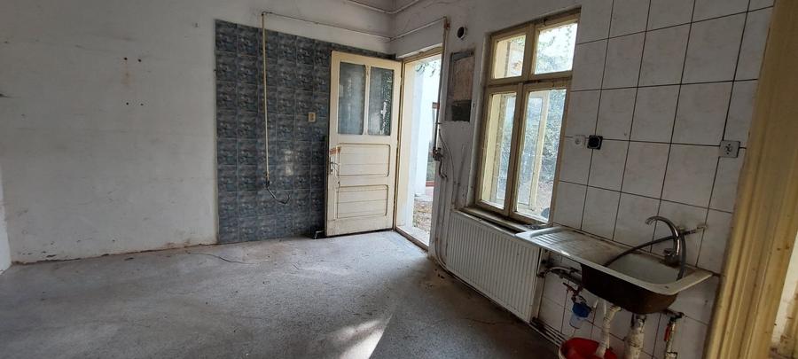 Universitate, Ultracentral, parter de vila, curte proprie, Comision 0 - 9