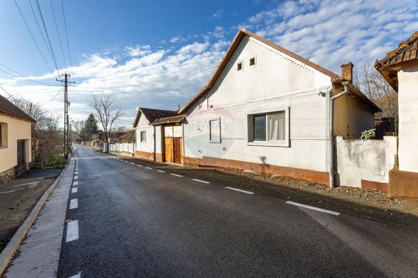 Casă cu 5 camere in Barzava - 2