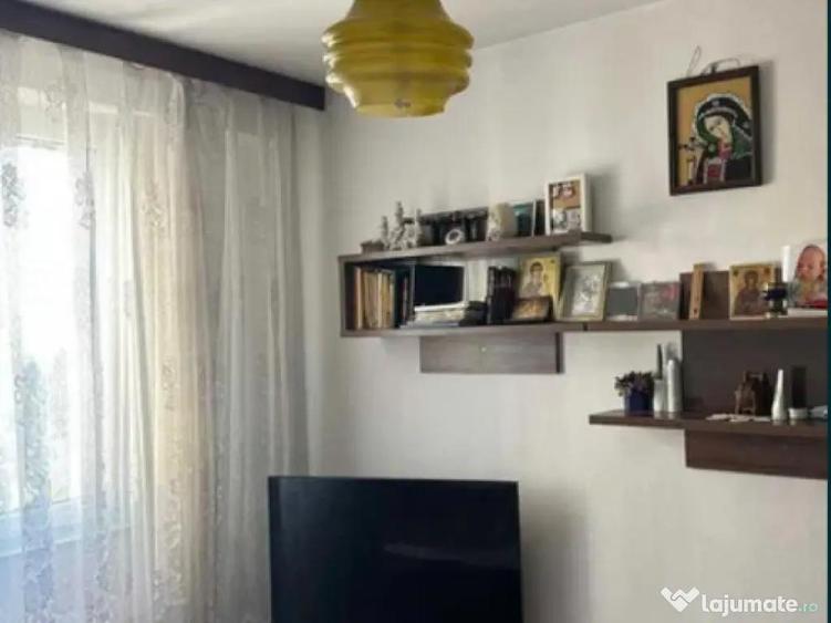 Apartament 3 camere, decomandat - zona Astra - 2