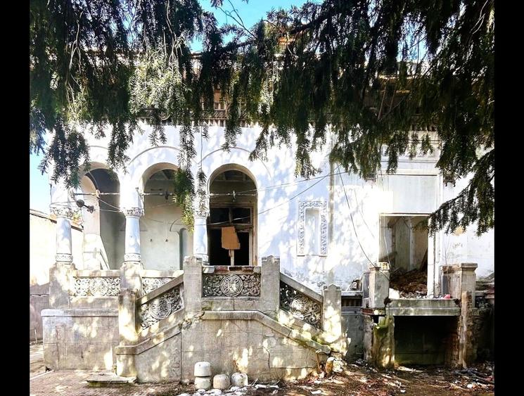 Casa cu arhitectura deosebita si 780 mp teren - 1