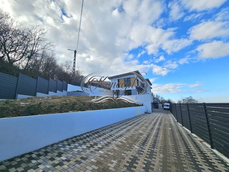 Locuinta D+P+1 Feleacu cu spatii vitrate ample - 2