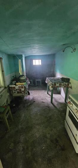 Casa + teren 1.000 mp in Lonea (jud. Hunedoara), pe Str. George Enescu - 3