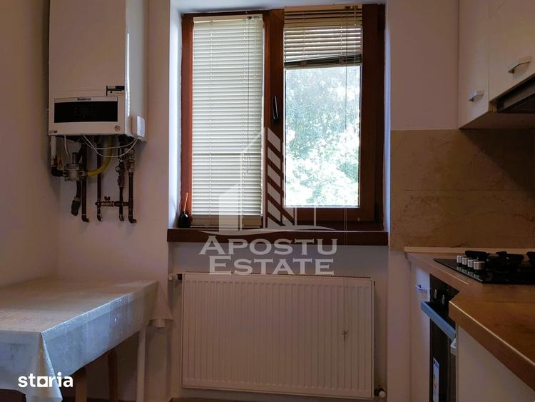 Apartament cu 3 camere semidecomandat în Central