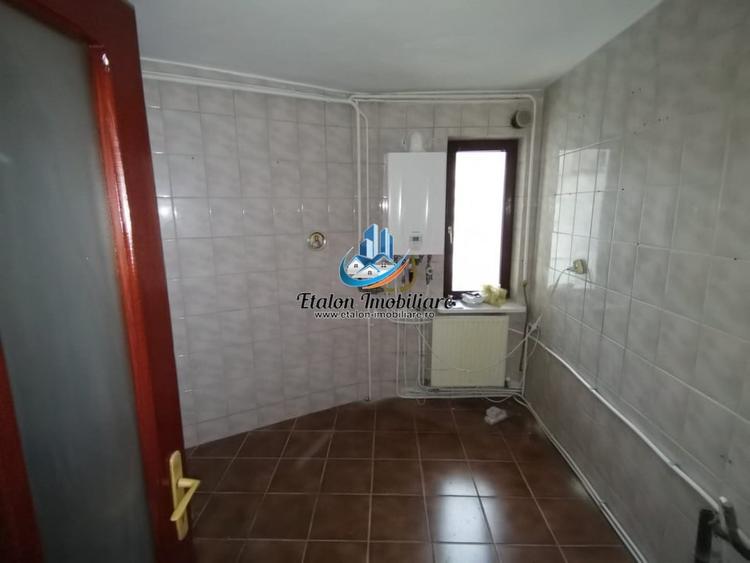 Apartament 3 camere etaj 4, cu pod, zona centrala Piatra Neamt - 8