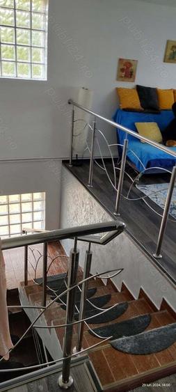 casa cu etaj de vanzare . - 2