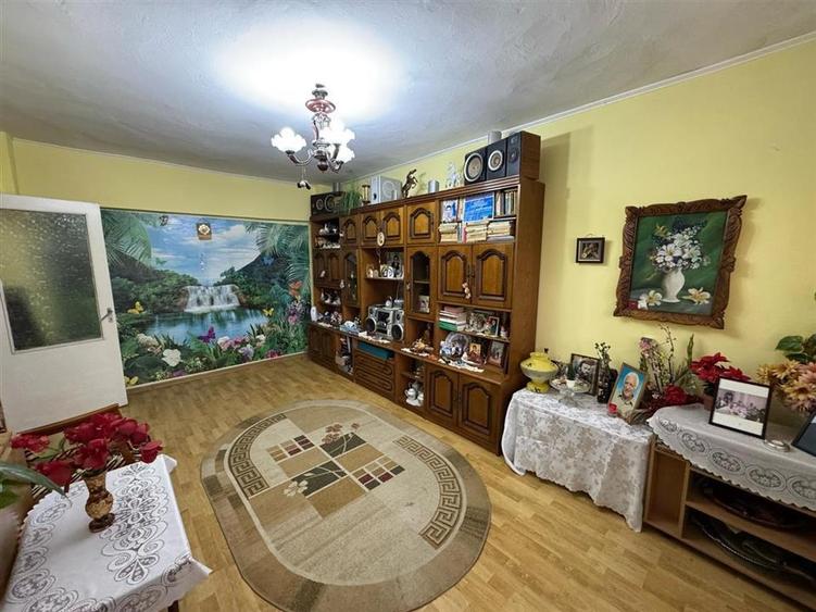 Apartament 3 camere zona centrala , etaj 7, pret 63.000 Euro neg. - 3