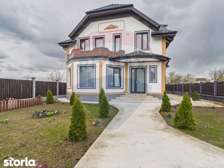 Casa / Vila cu 5 camere de vanzare - 1