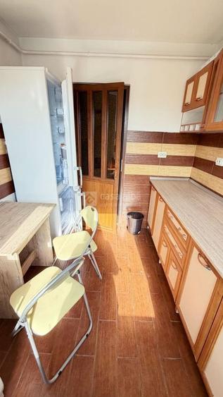 Apartament cu 3 camere decomandat, mobilat în Podu Roș