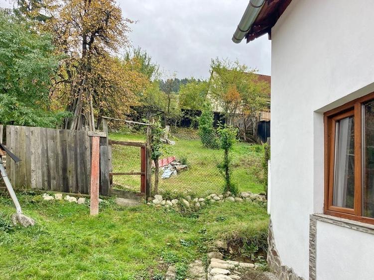 Casă individuală cu 4 camere cu Canalizare în Cernatu