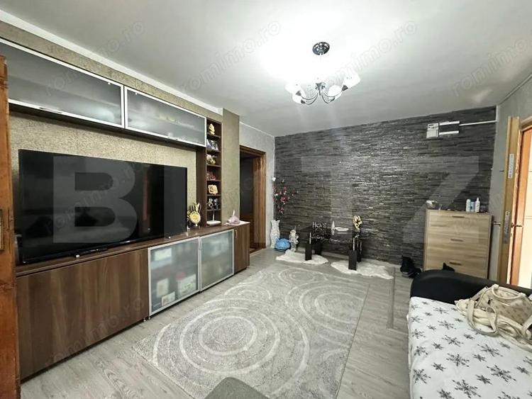Apartament 3 camere, decomandat, 72 mp, Craiovita Noua, zona Scoala Elena Farago - 1