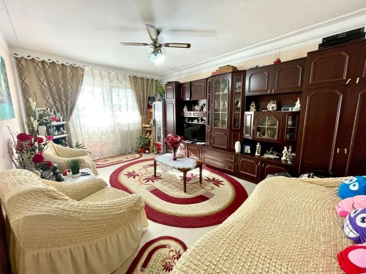 Apartament cu 4 camere, etaj 3, zona Dancu - 3