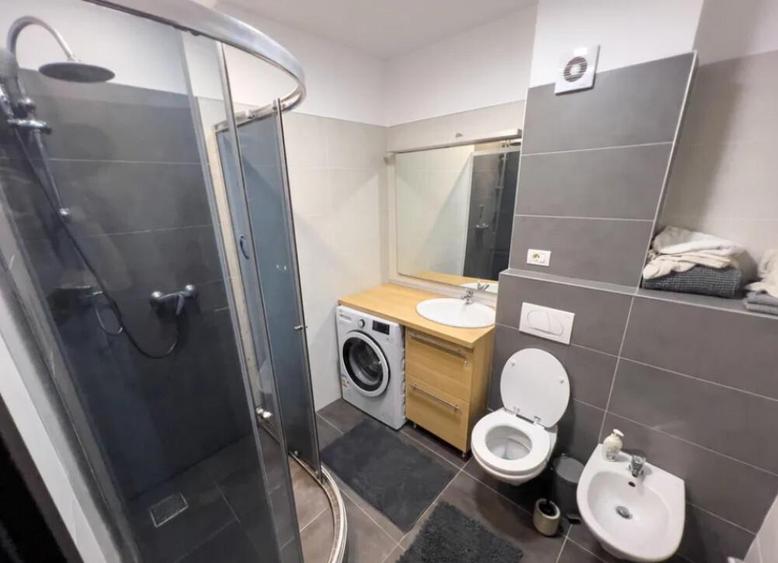 Apartament 2 camere, decomandat - zona Tractorul - 2