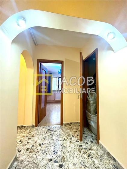 Apartament 3 camere decomandate, etaj 1, str. Narciselor 15, Bacau - 17