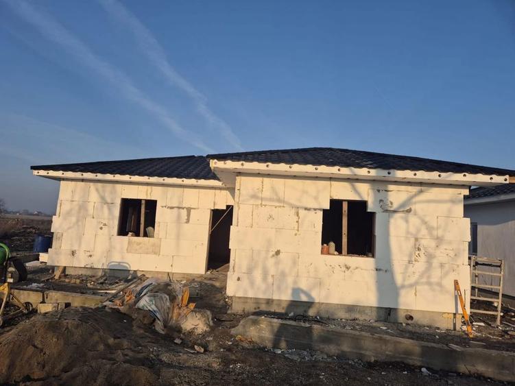 Ofer spre vanzare Case Noi Semifinisate in Madaras - 4