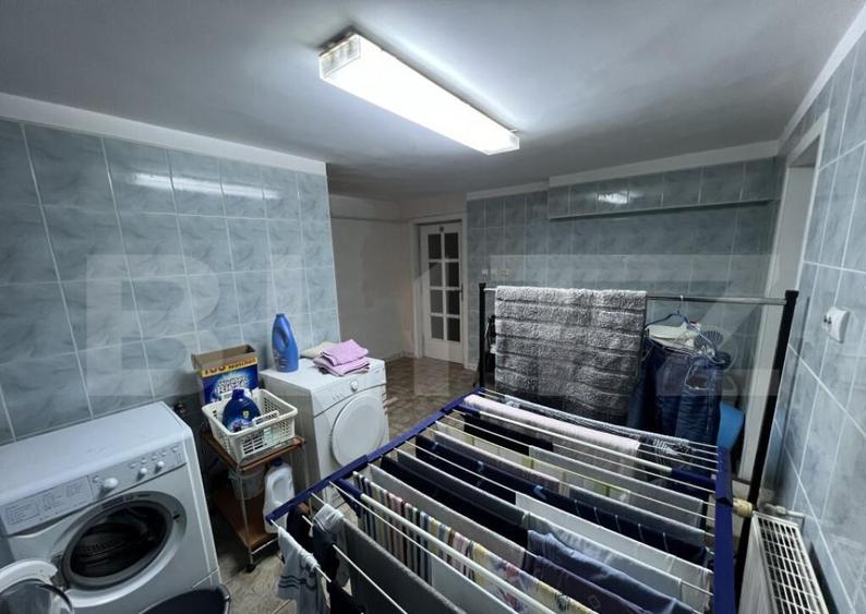 Casa de vanzare, pretabil pentru pensiune/azil, 7 camere, 42 - 30