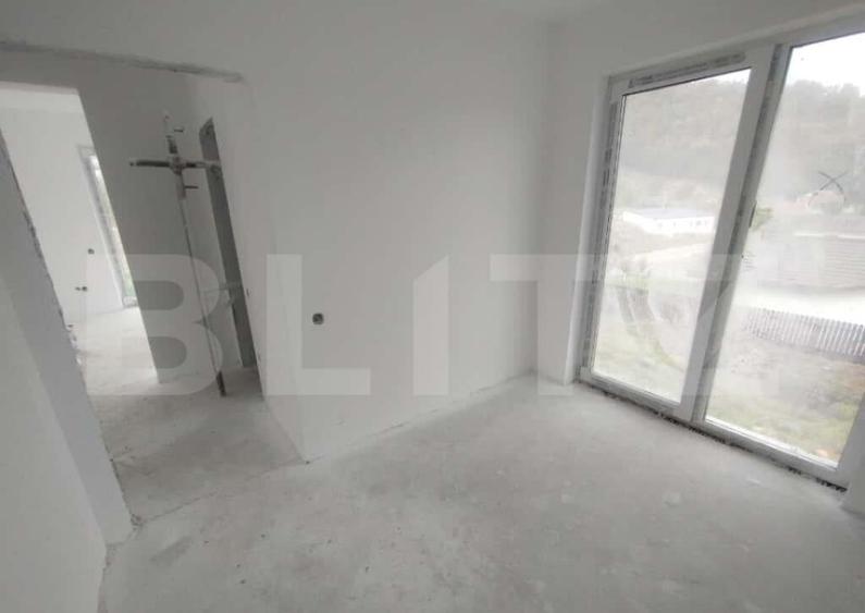 Casa 111 mp,pe 2 nivele cu 4 camere,570 mp teren,zona Valea - 4