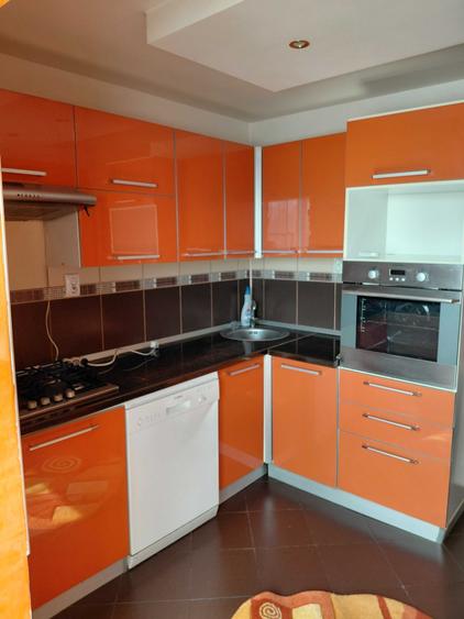 Inchiriez apartament in Nufarul 3 Camere - 2