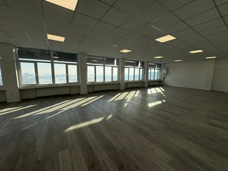 Spatiu de birou 200mp , et 9/10 dotat cu lift , langa metroul Dimitrie Leonida - 9