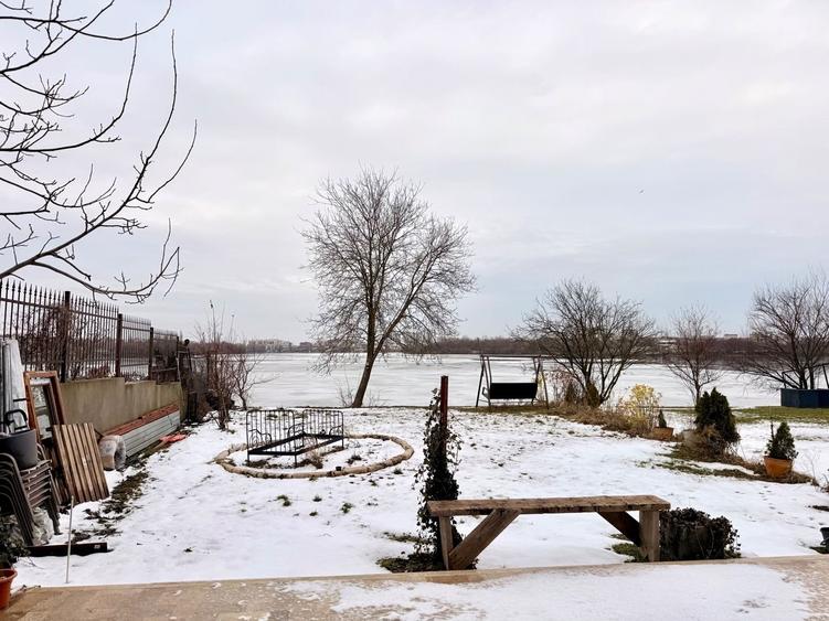 Doua etaje in vila pe malul lacului Grivita birouri rezidential - 22