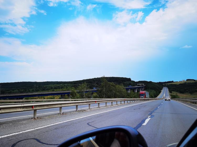 Teren intravilan cu acces asfaltat, situat între Săliște și Sibiel, la 300 m de - 10