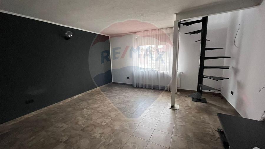 Casă / Vilă cu 3 camere de vânzare strada Juhasz Gyula - 1