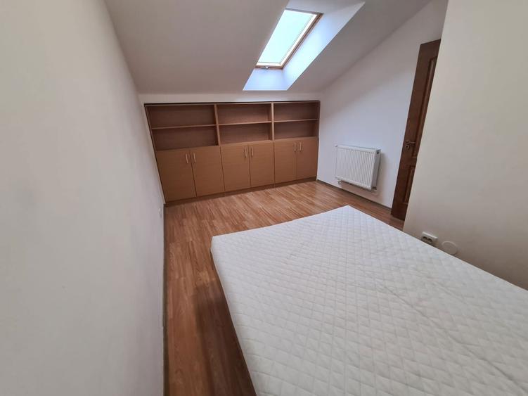 Apartament de inchiriat, 3 camere, la mansarda, decomandat Valea Aurie - 2