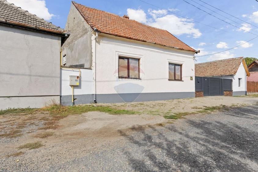 Casa renovata recent, zona centrala Pecica - 2