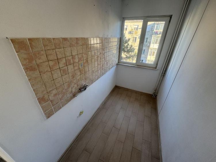 Apartament 3 camere zona Km 4 5 - 6