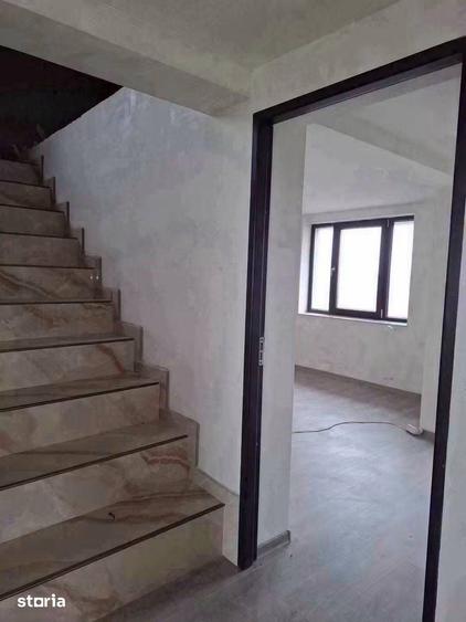 Casă cu 6 camere cu Teren 517 Mp în Central